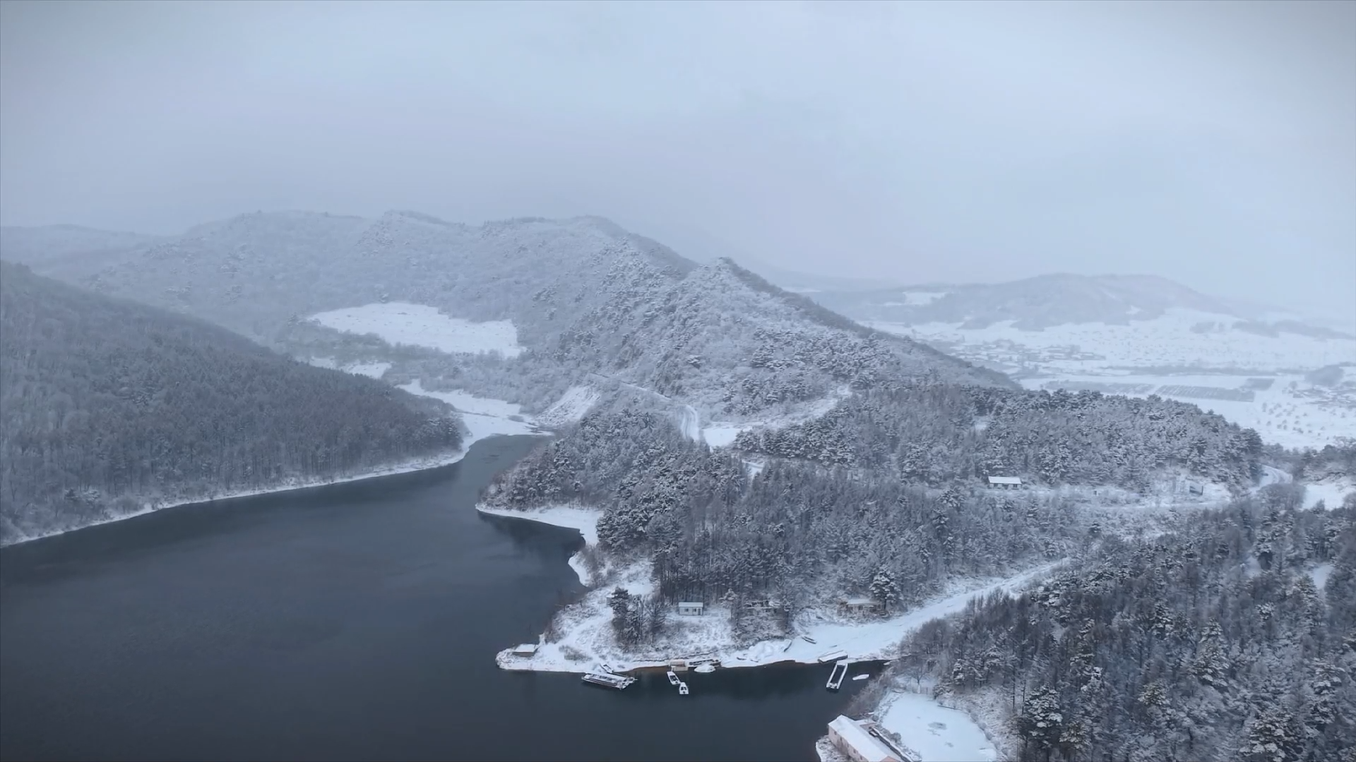 铁岭县鸡冠山乡：雪落山林 如诗如画